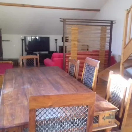 En Loft 50m2 Dans Maison Avec En Mezzanine Et Canapes Lits Dans Salon Apartment Saint-Pierre-de-Chartreuse