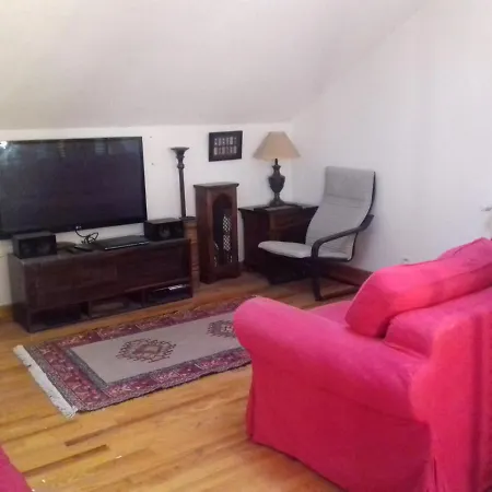 En Loft 50m2 Dans Maison Avec En Mezzanine Et Canapes Lits Dans Salon * Saint-Pierre-de-Chartreuse